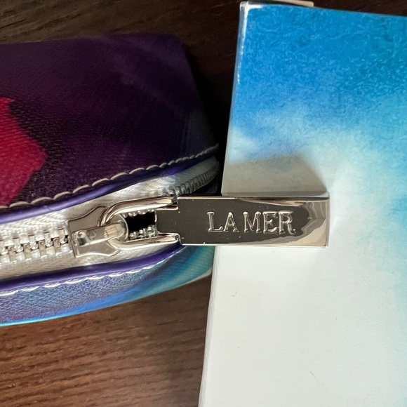 FREE when bundled - La Mer Cosmetic Case - Picture 3 of 4
